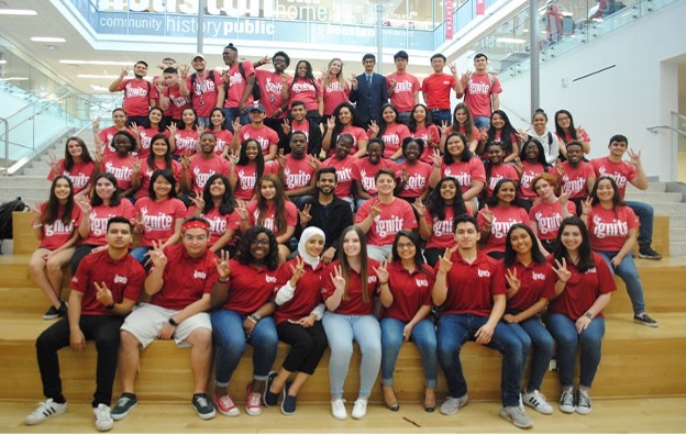 Students making coog sign